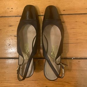 Vintage Salvatore Ferragamo (1980s) navy sling backs size 10.